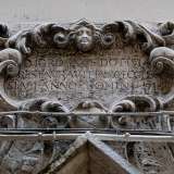 ...� presente un�iscrizione che ricorda la fine della ristrutturazione dell�edificio del 1716 a opera di Giordano Dottula